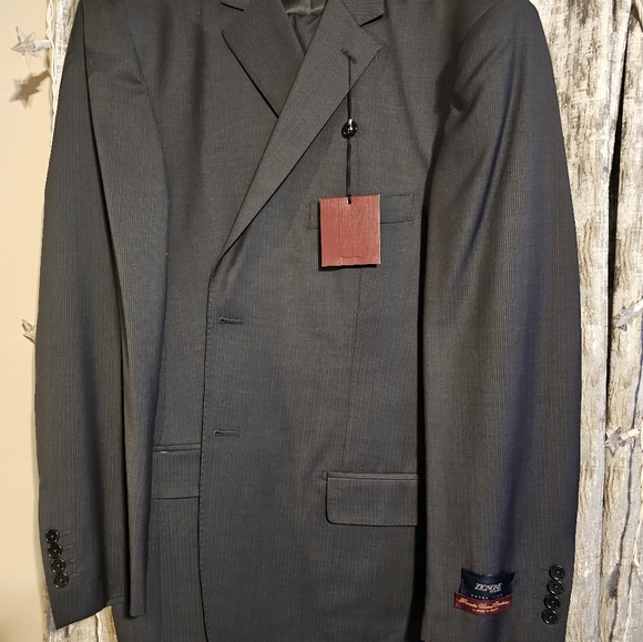 Men's Suit - Picture 6 of 6